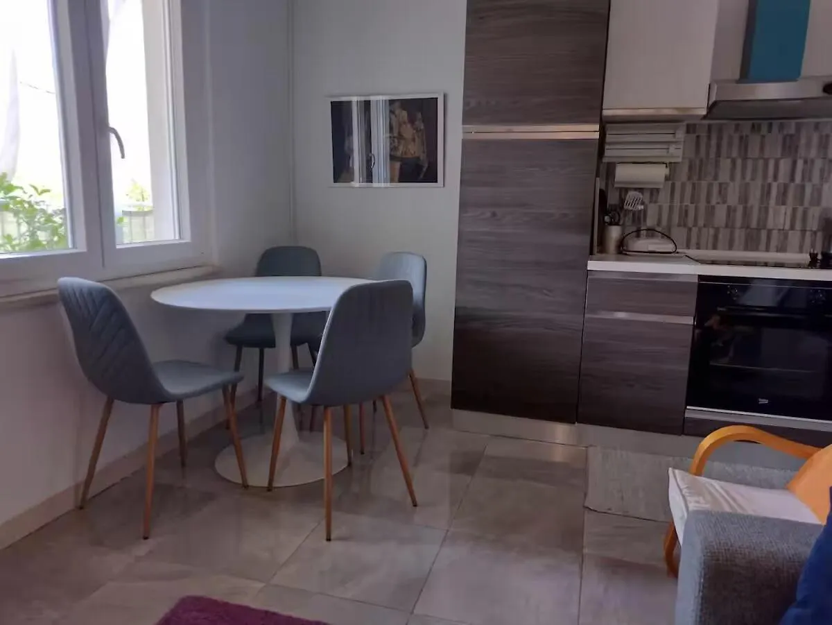 Suite Goldenleaf Villeurbanne France